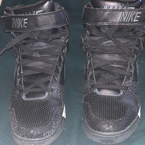 Nike air revolution sky hi